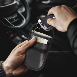 „Tech-Protect KLR100“ RFID blokuojantis automobilio raktų dėklas – juodas