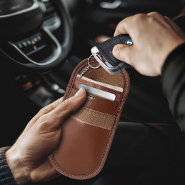 „Tech-Protect KLR100“ RFID blokuojantis automobilio raktų dėklas – rudas