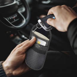 „Tech-Protect KLR100“ RFID blokuojantis automobilio raktų dėklas – juodas – anglies pluošto