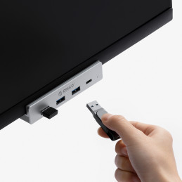 „Orico MH4PC“ šakotuvas, tvirtinamas prie spaustuko, USB-C / 3x USB-A 3.0 + 1x USB-C 3.0 - sidabrinis