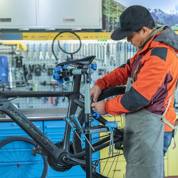 „Rockbros MP-02“ dviračių remonto stovas su grindų rankenėlėmis – juodas
