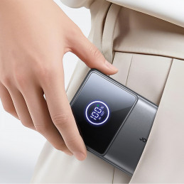 „Joyroom JR-PR1“ 10000mAh 22,5W išorinė baterija su integruotu ištraukiamu USB-C laidu – juoda