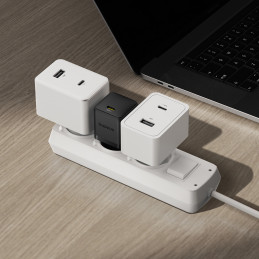 „Baseus Palm“ 30 W USB-C sieninis įkroviklis – baltas