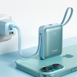 „Joyroom JR-PBF27“ 22,5 W 10000 mAh išorinė baterija su dviem integruotais laidais – mėlyna