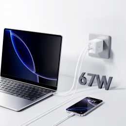 „Joyroom JR-TCL06“ 67 W „GaN“ sieninis įkroviklis su integruotu ištraukiamu USB-C laidu – baltas