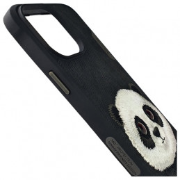 „Nimmy Big Eyed Pet 2.0“ pandos dėklas, skirtas „iPhone 15 Pro“ – juodas