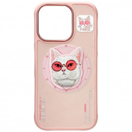 „Nimmy Glasses“ stilingas katino formos „MagSafe“ dėklas, skirtas „iPhone 16 Pro“ – rožinis