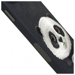 „Nimmy Big Eyed Pet 2.0“ pandos dėklas, skirtas „iPhone 15 Pro“ – juodas