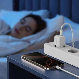„Tech-Protect NCM25 USB-C PD 25W“ sieninis įkroviklis – baltas