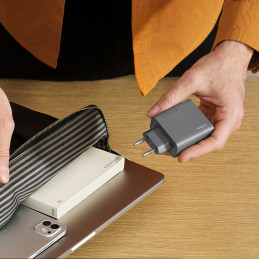 „Cuktech CUKAD653EUGR“ 65 W „GaN“ sieninis įkroviklis, 2 x USB-C, 1 x USB-A – pilkas