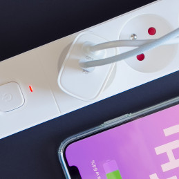 Joyroom greitas USB-A QC3.0 / USB-C PD 20 W sieninis įkroviklis baltas (L-QP2011)
