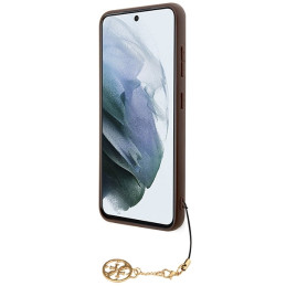 Guess 4G Charms Collection dėklas, skirtas Samsung Galaxy S23 - rudas