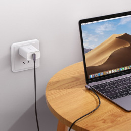 Ugreen US323 kampinis USB-C – USB-C PD QC kabelis 60W 3A 2m – juodas