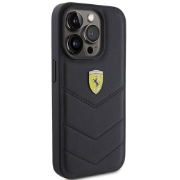 Ferrari Quilted Metal Logo dėklas, skirtas iPhone 15 Pro - juodas