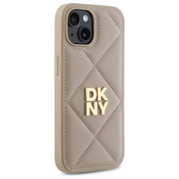 DKNY Quilted Stack Logo dėklas iPhone 15 - smėlio spalvos