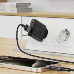 „Acefast A69 PD“ 30 W GaN USB-A USB-C itin plonas sieninis įkroviklis – juodas