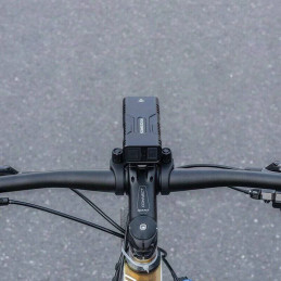 „Rockbros 24310002001“ 850 lm dviračio žibintas su išorinės baterijos funkcija + USB-C - USB-A laidas - juodas