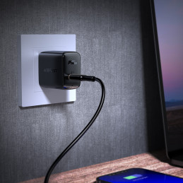 „Acefast A3 PD20W“ sieninis įkroviklis su USB-C ir JAV kištuku – juodas