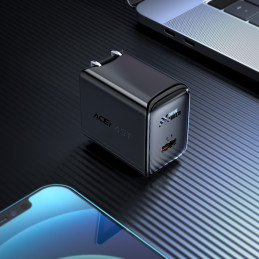 „Acefast A23“ 30 W „GaN USB-C“ JAV sieninis įkroviklis – juodas