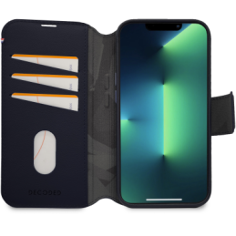 „Decoded“ nuimamas odinis piniginės dėklas su „MagSafe“ ir atlenkimu, skirtas „iPhone 14 Pro“ – tamsiai mėlynas